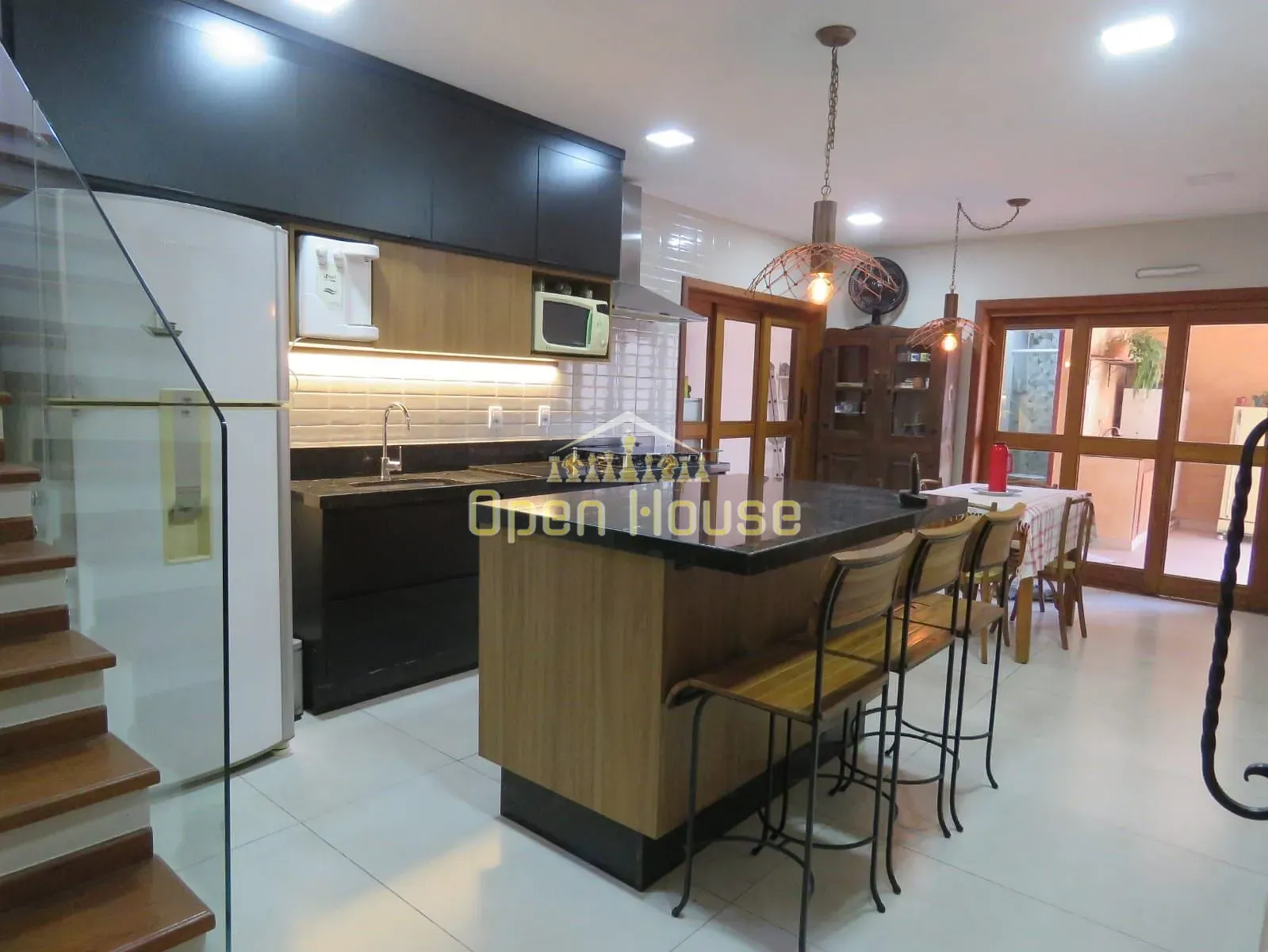 Casa, 5 quartos, 246 m² - Foto 1