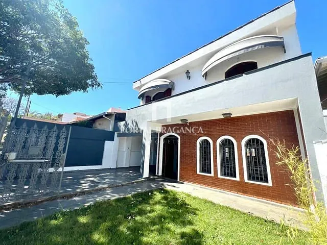 Casa com 300m² 4 quartos e 3 banheiros, à venda, no bairro Jardim Europa em Bragança Paulista