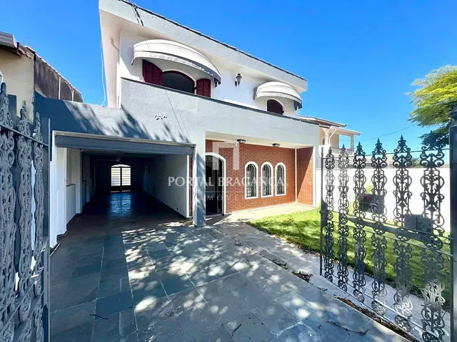 Casa com 300m² 4 quartos e 3 banheiros, à venda, no bairro Jardim Europa em Bragança Paulista