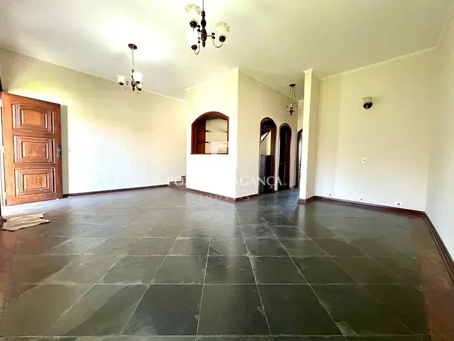 Casa com 300m² 4 quartos e 3 banheiros, à venda, no bairro Jardim Europa em Bragança Paulista