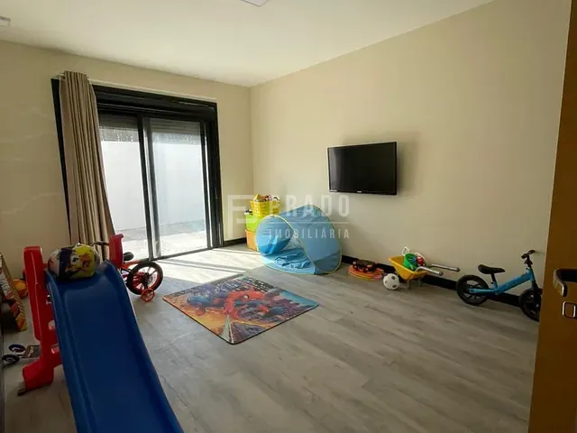 Casa com 632m² 2 quartos e 2 banheiros, à venda, no bairro Laranjal em Pelotas