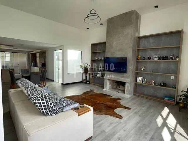 Casa com 632m² 2 quartos e 2 banheiros, à venda, no bairro Laranjal em Pelotas