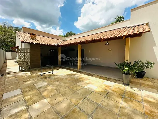 Casa com 750m² 4 quartos e 6 banheiros, à venda, no bairro Novo Uruguai em Teresina