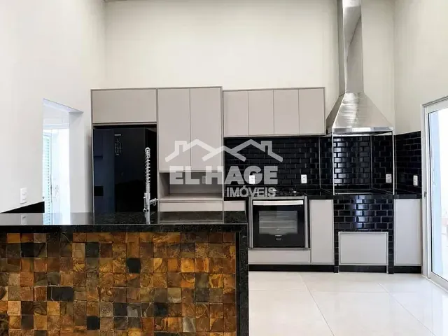 Casa com 306m² 3 quartos e 4 banheiros, à venda, no bairro Jardim Imperial em Cuiabá