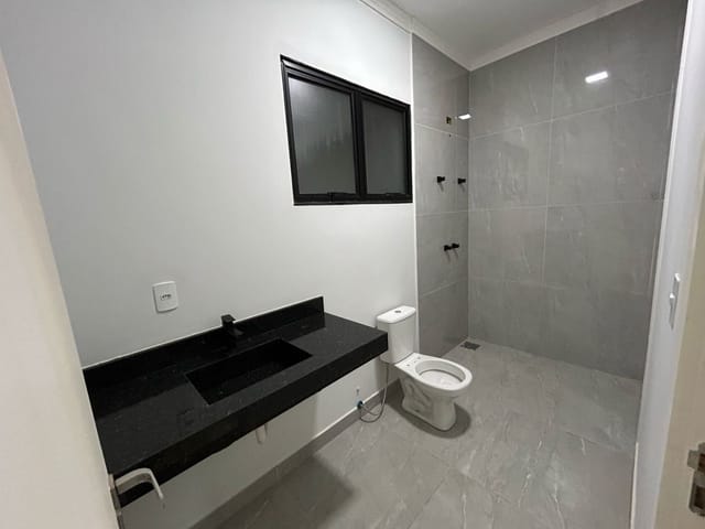 Casa com 303m² 3 quartos e 1 banheiro, à venda, no bairro Jardim Recanto das Águas em Nova Odessa