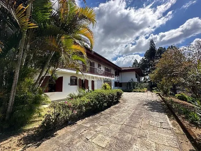 Casa com 5935m² 5 quartos e 5 banheiros, à venda, no bairro Iucas em Teresópolis