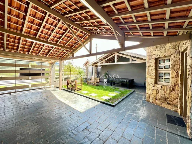 Casa com 468m² 5 quartos e 4 banheiros, à venda, no bairro Jardim dos Pinheiros em Atibaia