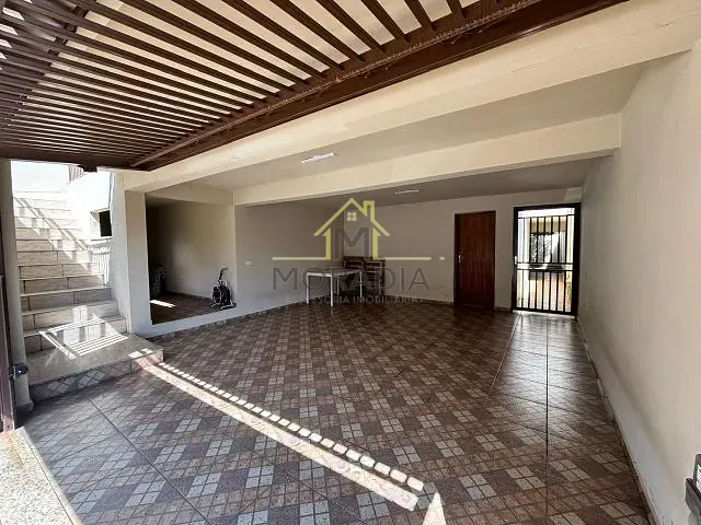 Casa com 200m² 2 quartos e 2 banheiros, à venda, no bairro Jardim Três Rosas em Guaxupé