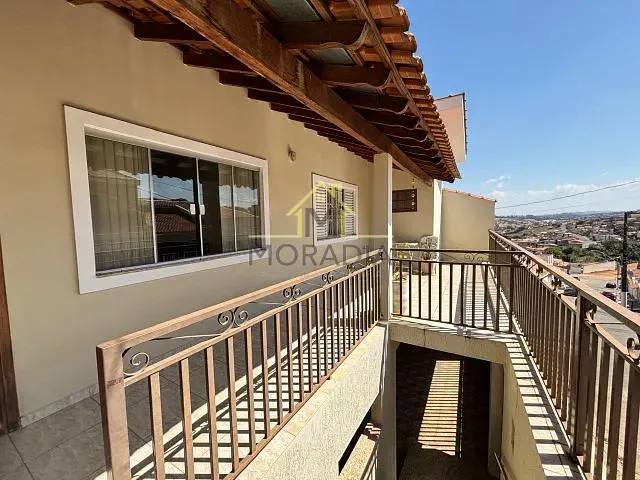 Casa com 200m² 2 quartos e 2 banheiros, à venda, no bairro Jardim Três Rosas em Guaxupé