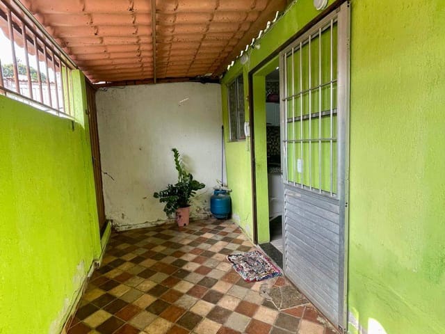 Casa 2 quartos e 1 banheiro, à venda, no bairro Céu Azul em Belo Horizonte