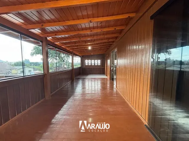 Casa 3 quartos e 1 banheiro, para alugar, no bairro Espinheiros em Itajaí