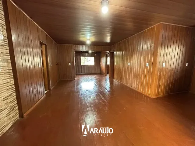 Casa 3 quartos e 1 banheiro, para alugar, no bairro Espinheiros em Itajaí