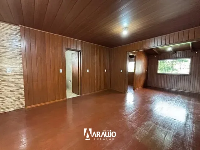 Casa 3 quartos e 1 banheiro, para alugar, no bairro Espinheiros em Itajaí