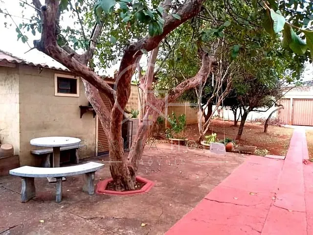 Casa com 546m² 3 quartos e 2 banheiros, à venda, no bairro Vila Tibério em Ribeirão Preto