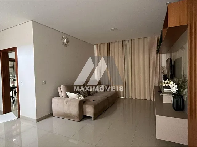 Casa 4 quartos e 3 banheiros, para alugar, no bairro Santa Tereza em Araçuaí