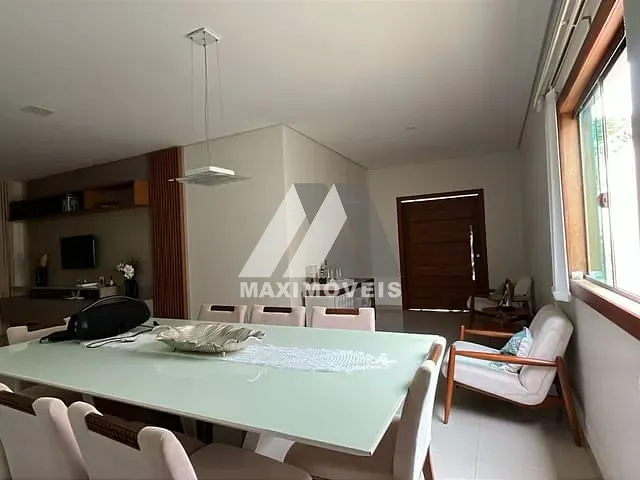 Casa 4 quartos e 3 banheiros, para alugar, no bairro Santa Tereza em Araçuaí