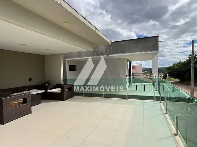 Casa 4 quartos e 3 banheiros, para alugar, no bairro Santa Tereza em Araçuaí