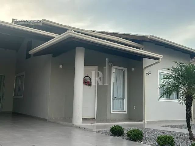 Casa 3 quartos e 1 banheiro, à venda, no bairro Praça em Tijucas