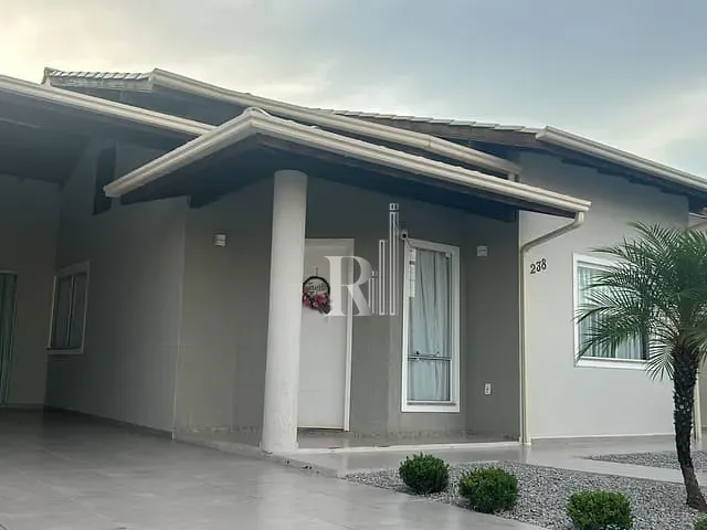 Casa 3 quartos e 1 banheiro, à venda, no bairro Praça em Tijucas