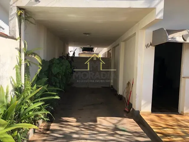 Casa com 358m² 3 quartos e 2 banheiros, à venda, no bairro Centro em Guaxupé