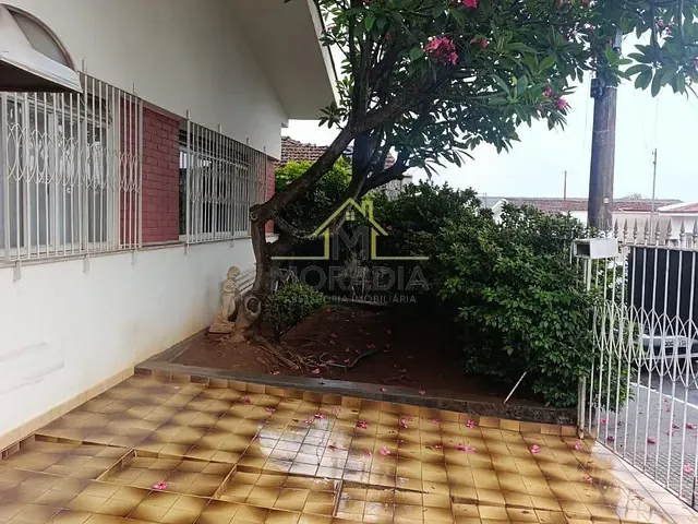Casa com 358m² 3 quartos e 2 banheiros, à venda, no bairro Centro em Guaxupé