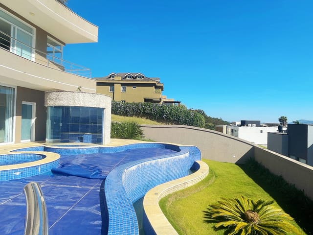 Casa com 700m² 5 quartos e 8 banheiros, à venda, no bairro Alphaville em Santana de Parnaíba