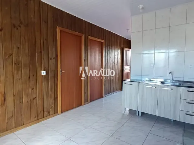 Casa 2 quartos e 1 banheiro, para alugar, no bairro Murta em Itajaí