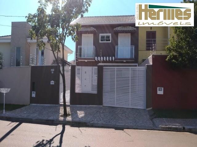 Casa, 3 quartos, 200 m² - Foto 1