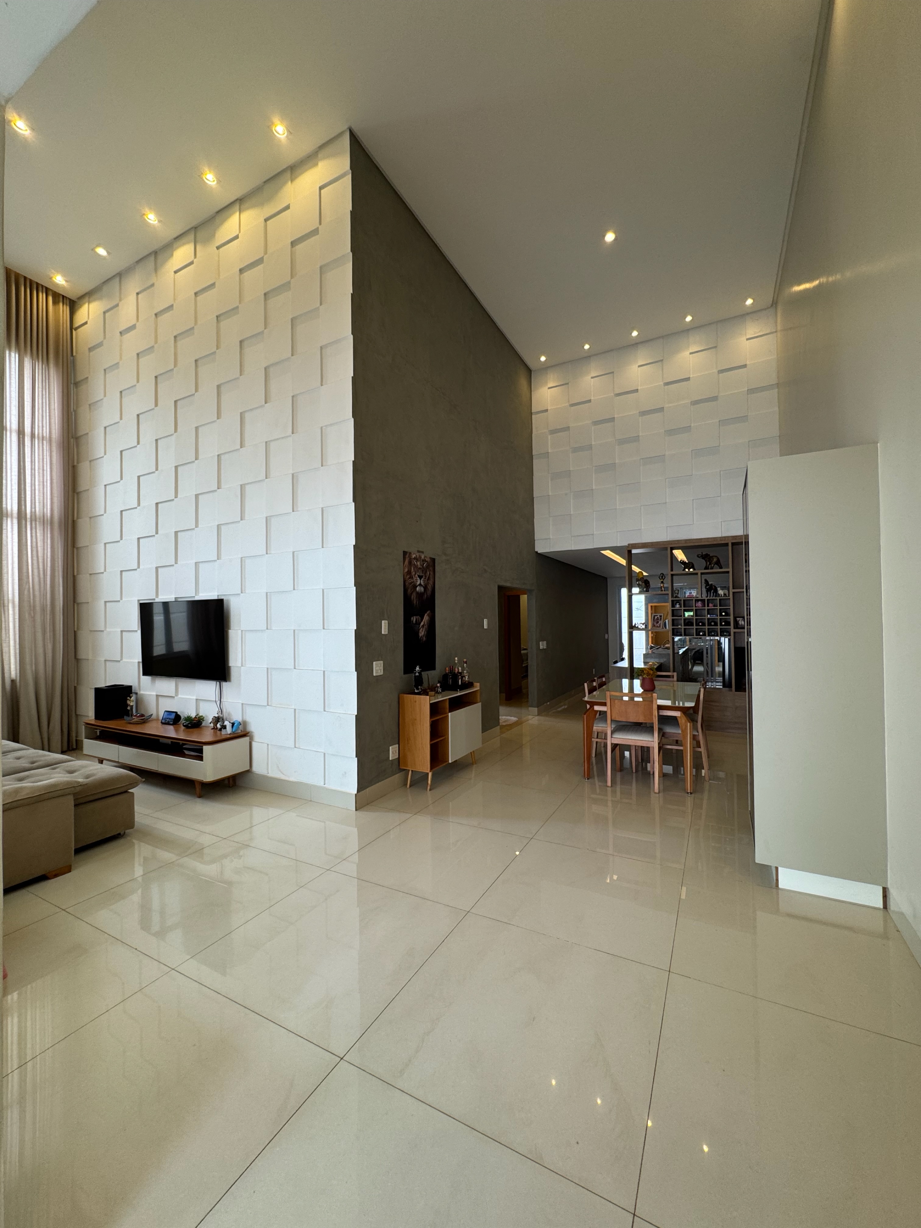 Casa à venda com 300 m2 de área e 195 m2 de construção, 3 quartos, Setor Três Marias I, Goiânia, GO