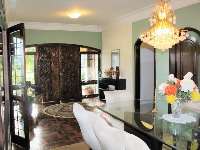 Casa com 4520m² 7 quartos e 4 banheiros, à venda, no bairro Colônia Dona Luíza em Ponta Grossa