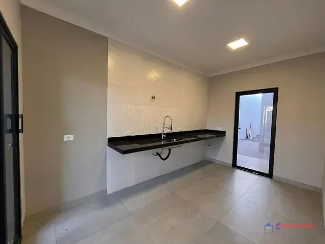 Casa à venda, no bairro Ipê em Três Lagoas