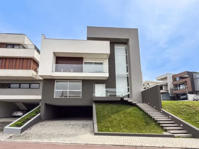 Casa com 285m² 3 quartos e 6 banheiros, à venda, no bairro Bairro Alto em Curitiba