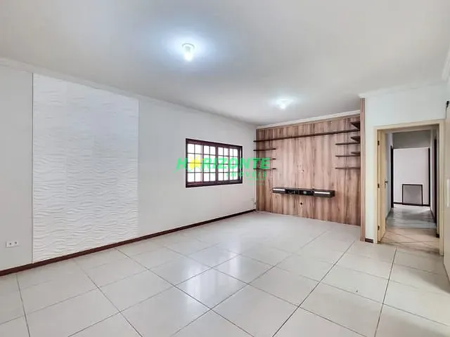 Casa com 251m² 4 quartos e 2 banheiros, para alugar, no bairro Urbanova em São José dos Campos
