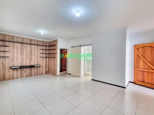 Casa com 251m² 4 quartos e 2 banheiros, para alugar, no bairro Urbanova em São José dos Campos