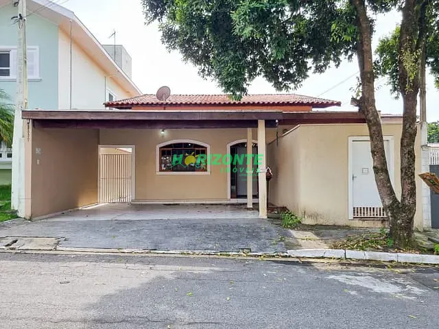 Casa com 251m² 4 quartos e 2 banheiros, para alugar, no bairro Urbanova em São José dos Campos