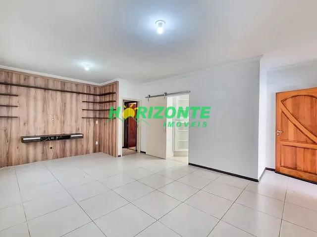 Casa com 251m² 4 quartos e 2 banheiros, para alugar, no bairro Urbanova em São José dos Campos