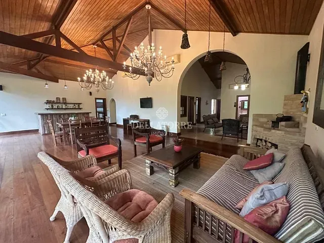 Casa com 2345m² 4 quartos e 8 banheiros, à venda, no bairro Serra em Teresópolis