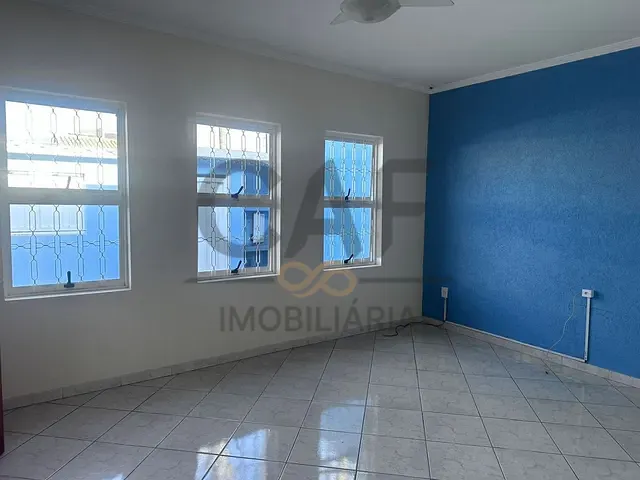Casa com 250m² 3 quartos e 2 banheiros, à venda, no bairro Jardim das Tulipas em Holambra