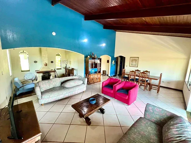 Casa com 1000m² 5 quartos e 5 banheiros, à venda, no bairro Dos Cubas em Piracaia