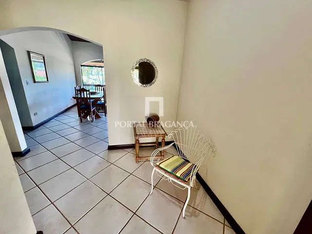 Casa com 1000m² 5 quartos e 5 banheiros, à venda, no bairro Dos Cubas em Piracaia