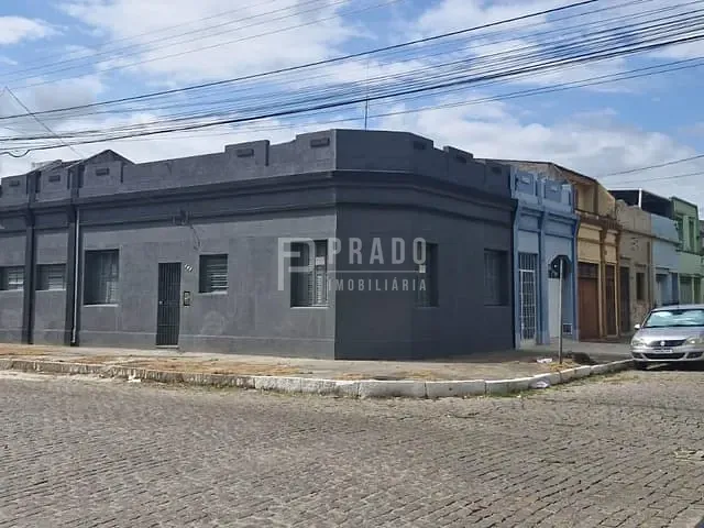 Casa 3 quartos e 1 banheiro, à venda, no bairro Centro em Pelotas