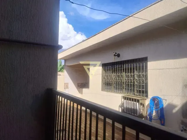 Casa com 250m² 4 quartos e 1 banheiro, à venda, no bairro Parque das Andorinhas em Ribeirão Preto