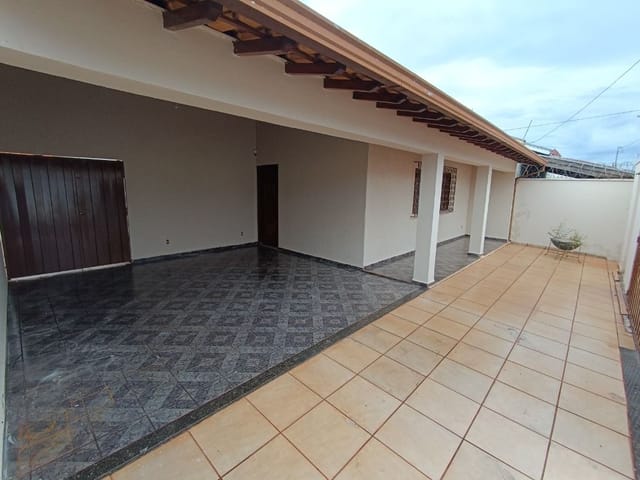Foto do Casa - Casa com 3 dormitórios para alugar, 205 m² por R$ 2.583,79/mês - Grande Horizonte - Uberaba/MG | ZUCATO IMOBILIARIA LTDA