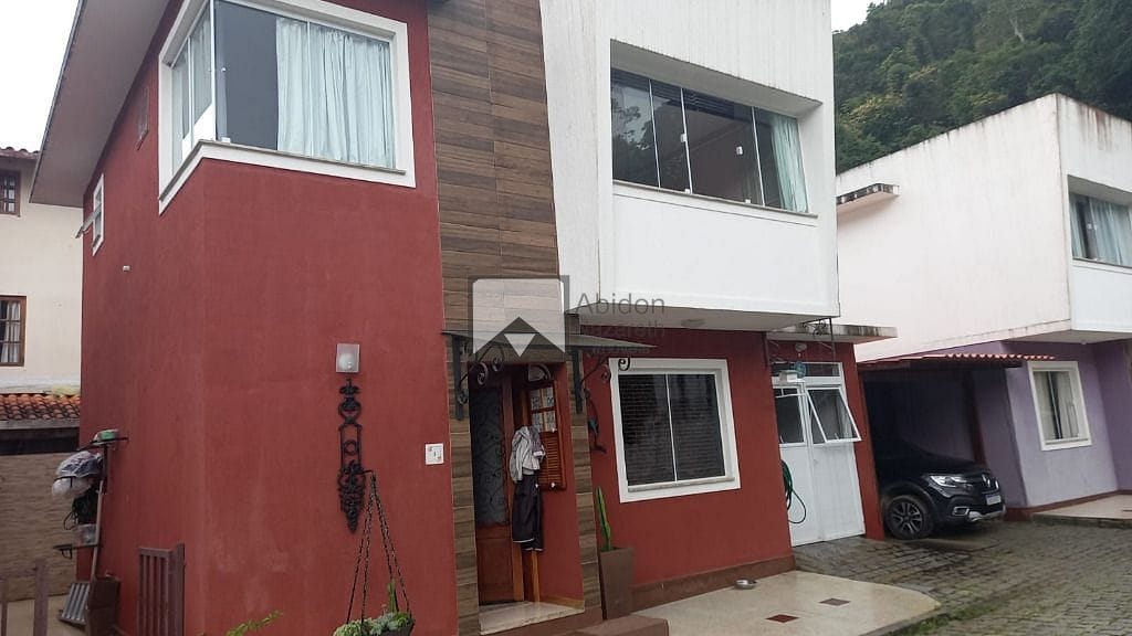 Casa à venda com 3 quartos, 110m² - Foto 1