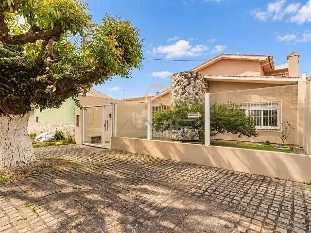 Casa 4 quartos e 3 banheiros, à venda, no bairro Três Vendas em Pelotas