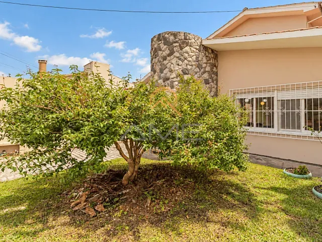 Casa 4 quartos e 3 banheiros, à venda, no bairro Três Vendas em Pelotas