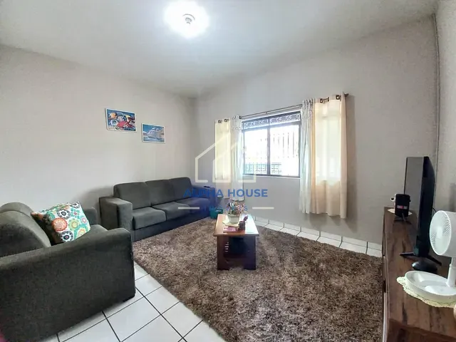 Casa com 300m² 2 quartos e 2 banheiros, à venda, no bairro Vila Bourghese em Pindamonhangaba