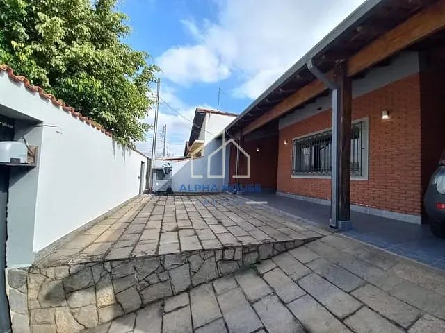 Casa com 300m² 2 quartos e 2 banheiros, à venda, no bairro Vila Bourghese em Pindamonhangaba