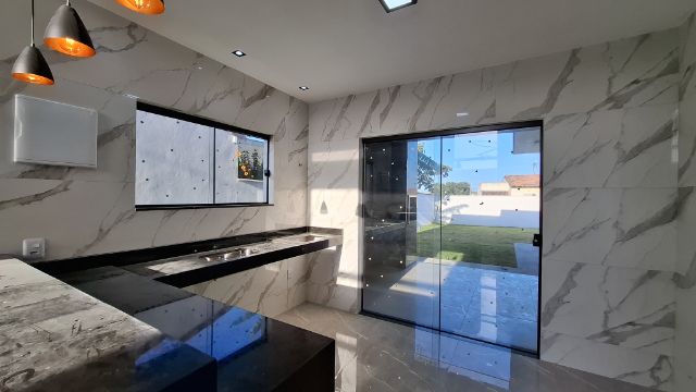 Casa com 500m² 3 quartos e 3 banheiros, à venda, no bairro Jardim Atlântico Leste (Itaipuaçu) em Maricá