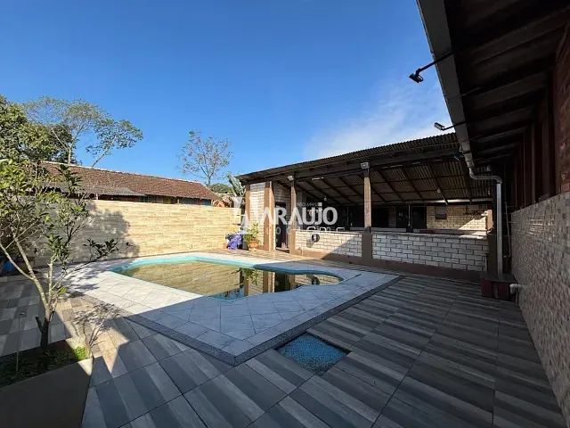 Casa 3 quartos e 1 banheiro, para alugar, no bairro São Roque em Itajaí